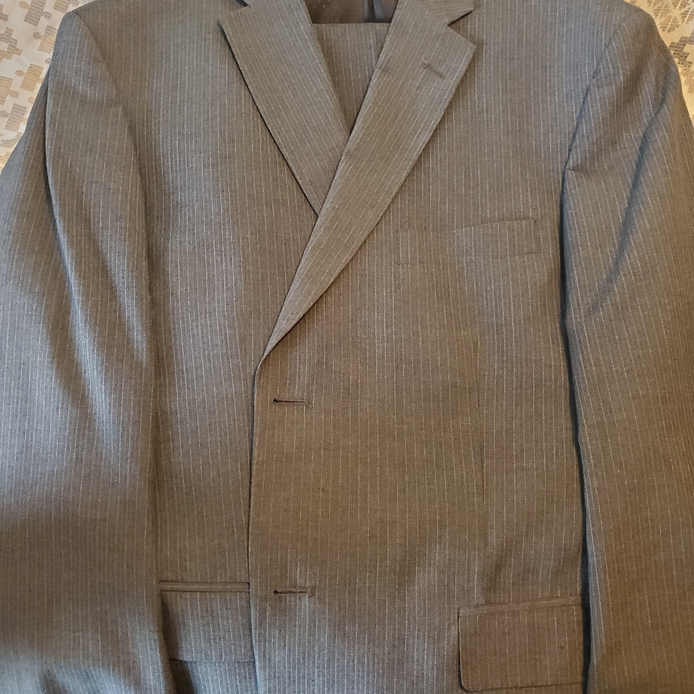 Gray Suit - image 2